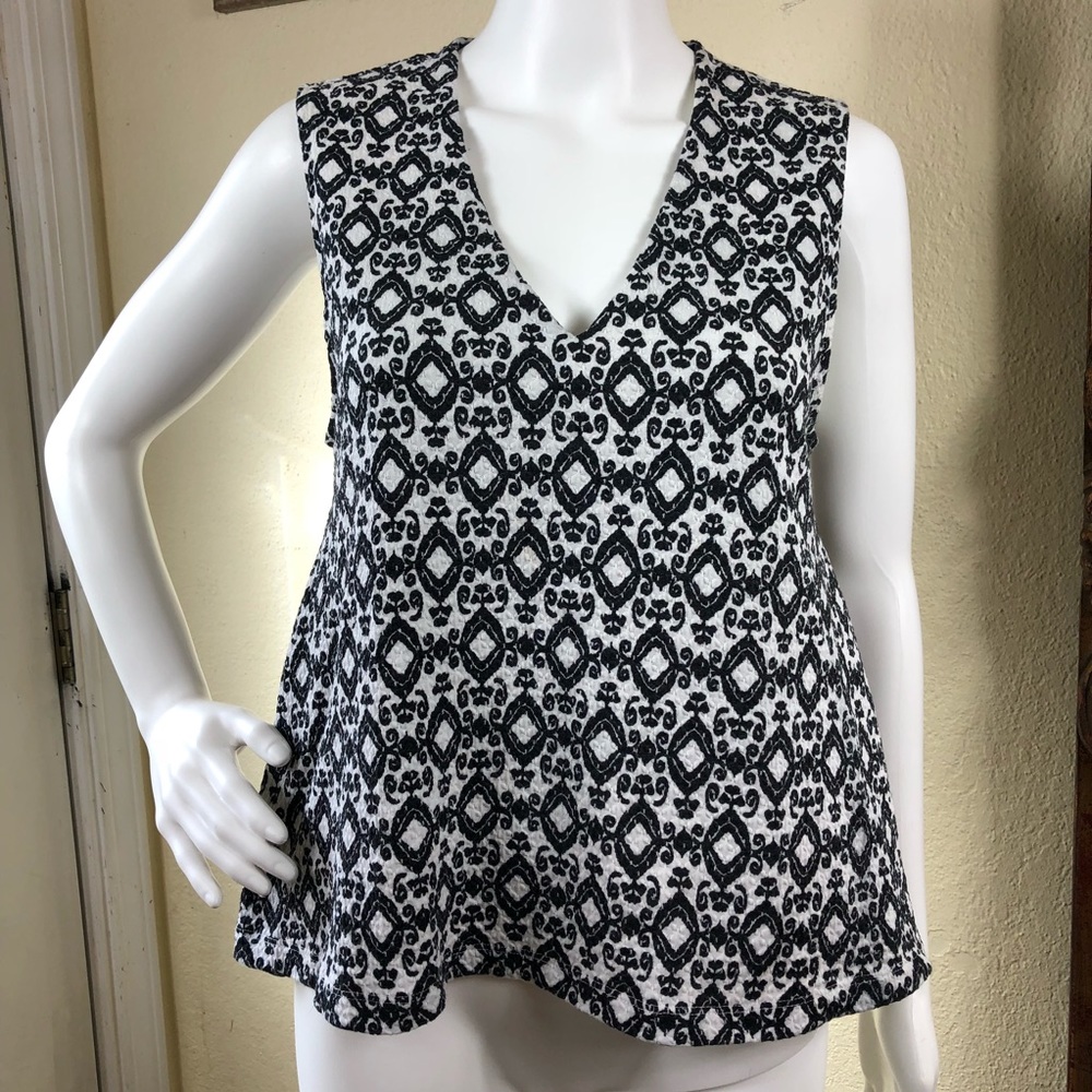 9-h15 Stcl sleeveless Top SZ Medium Anthropologie